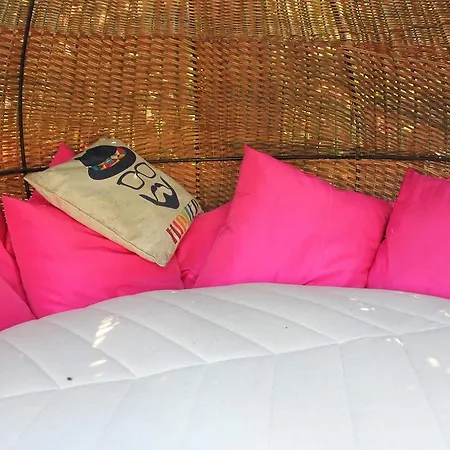 Vankos Bed & Breakfast 2*