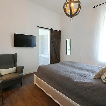 Vánkos Bed & Breakfast 3*